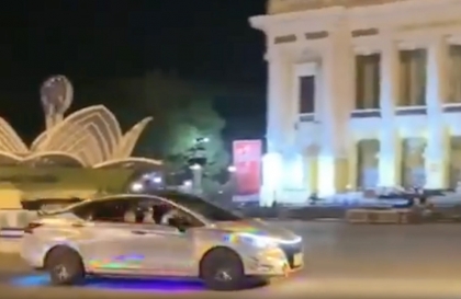 Clip TNGT: Drift thành công trước cửa Nhà hát Lớn, nhưng ô tô đã bị tạm giữ